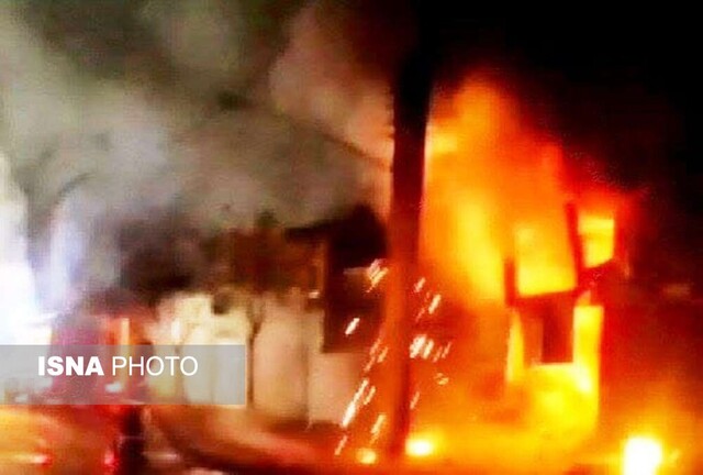 خسارت شدید حریق به یک فروشگاه کفش در گرگان خسارت شدید حریق به یک فروشگاه کفش در گرگان