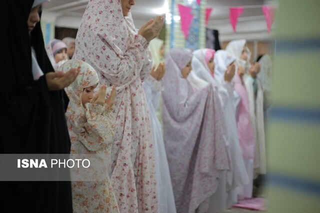 اعتکاف مادر و فرزندی در گلستان/ عملکرد سلیقهای مساجد در پذیرش مادران و فرزندان