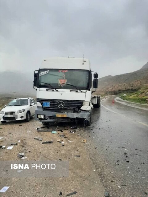 یک فوتی و ۴ مصدوم در تصادف تریلی و پراید در آزادشهر