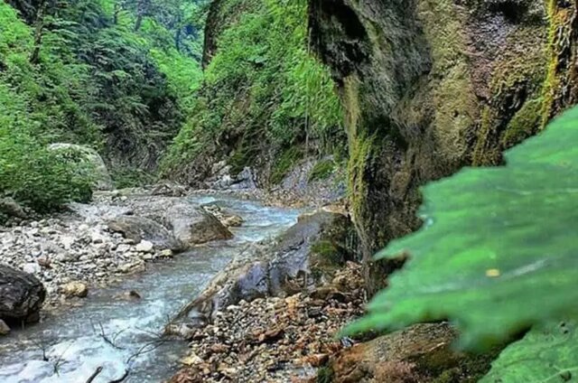 آبشار دائمی «باران کوه»؛ طبیعتی جذاب برای تمامی فصول