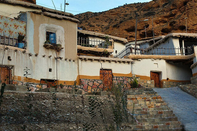 فارسیان، پلکانی به بلندای تاریخ