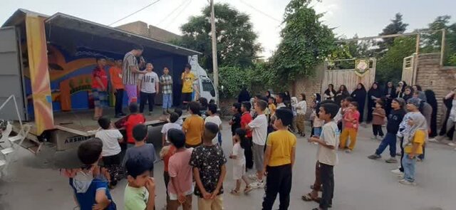 کامیونت تئاتر سیار کانون پرورش فکری، میهمان بچههای گالیکش شد