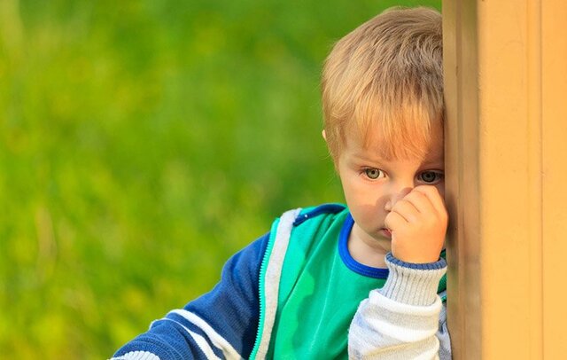بهترین راهکار درمان کودکان خجالتی چیست؟