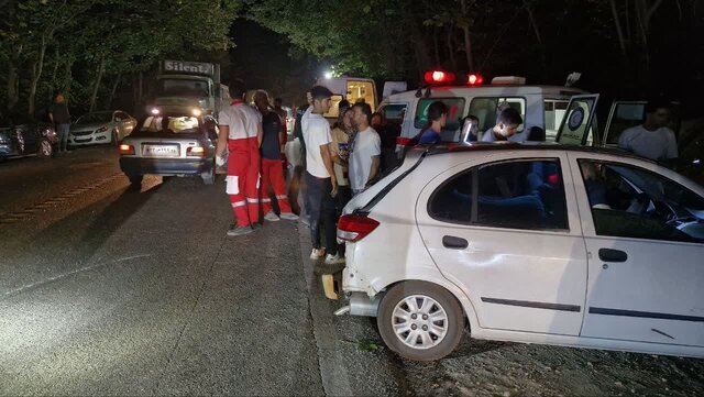 تصادف زنجیرهای ۵ خودرو با ۹ مصدوم در جنگل گلستان