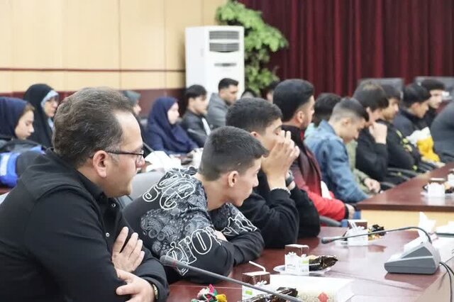 نشست صمیمی نخبگان، فرهیختگان و تشکلهای منتخب جوانان گنبدکاووس