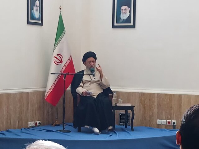 مداحان و کنشگران مذهبی به صورت ویژه به جهاد تبیین بپردازند مداحان و کنشگران مذهبی به صورت ویژه به جهاد تبیین بپردازند