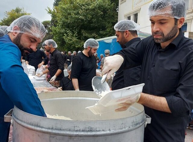 طبخ ۶۳ دیگ غذای نذری به نیت شهدای جبهه مقاومت در گرگان