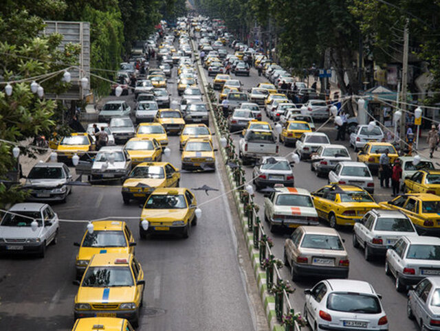 گرگان شهری در محاصره‌ خودروها/خیابان‌ها جای سوزن انداختن ندارد