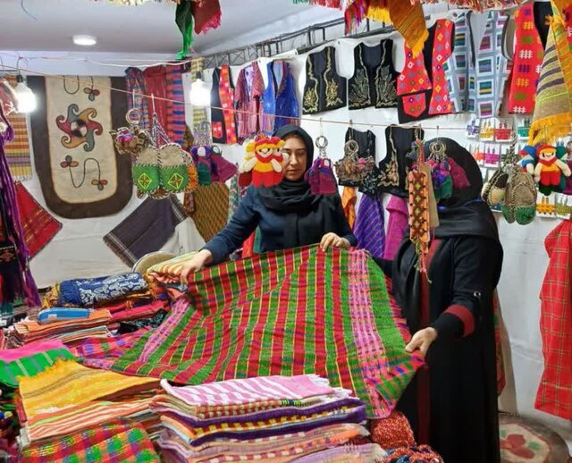 کارآفرینی با هنر دست؛ داستان زنی که امید را در تار و پود پارچه میبافد کارآفرینی با هنر دست؛ داستان زنی که امید را در تار و پود پارچه میبافد
