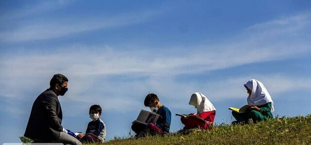 تدریس با عشق زیر سایه سنگین مشکلات معیشتی