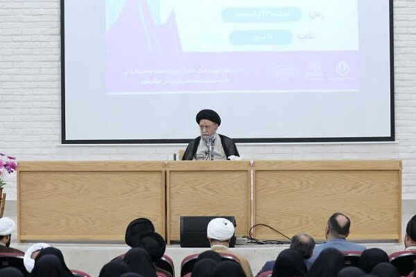 نقش آفرینی زنان در خانواده و جامعه باید توأمان باشد نقش آفرینی زنان در خانواده و جامعه باید توأمان باشد