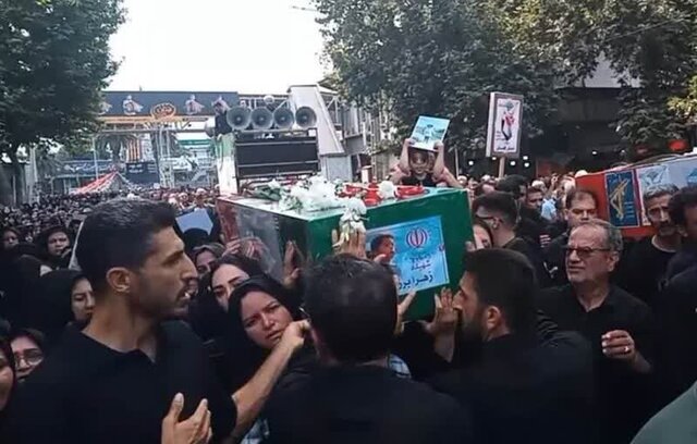 تشییع شهید ۳ ساله به همراه مادرش در گرگان