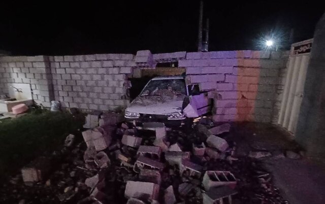 تصادف پراید با دیوار در گنبدکاووس ۵ نفر را راهی بیمارستان کرد تصادف پراید با دیوار در گنبدکاووس ۵ نفر را راهی بیمارستان کرد