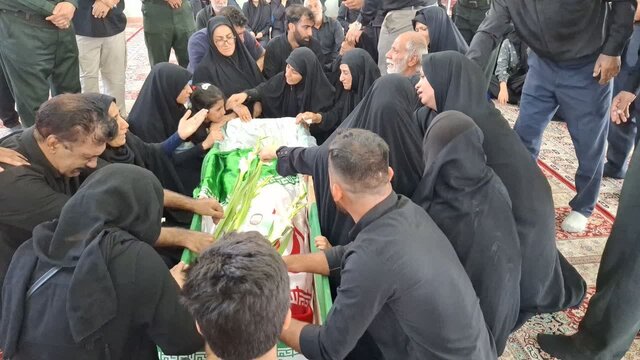 پیکر شهید حسین جعفری‌نیا در خان‌ببین تشییع شد