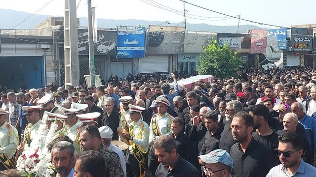 پیکر شهید حسن تولی در میان اندوه و افتخار هموطنانش آرام گرفت