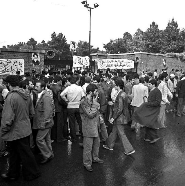 اقدام دانشجویان در تسخیر سفارت آمریکا مانع توطئه‌های ضدانقلابی شد