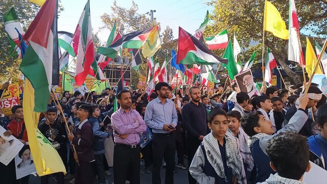 حضور پرشور دانش‌آموزان گرگانی در راهپیمایی یوم‌الله ۱۳ آبان/ فریاد استکبارستیزی در گلستان طنین‌انداز شد