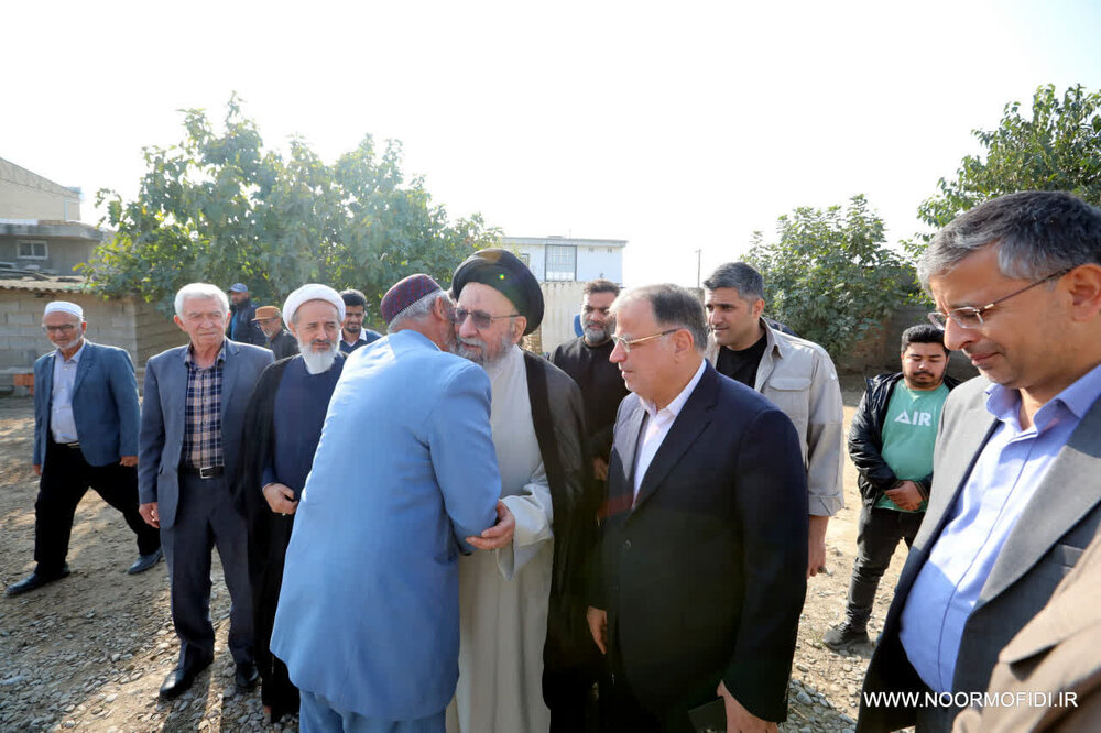 اشک و صبر در دیدار با خانواده صابر کاظمی/ این داغ، داغ یک ملت است