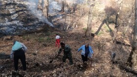 بالگرد هلال‌احمر بر فراز جنگل‌های گلستان / عملیات گسترده برای مهار آتش