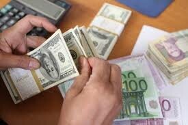 همدانی‌ها ارز اربعین را از کجا تهیه کنند؟