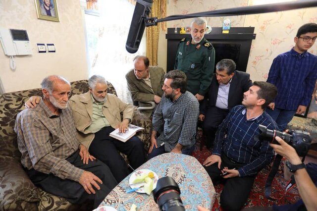 وقتی پیرمردی ۸۴ ساله به عشق "سردار" از نرده‌های ایوان می‌پرد...