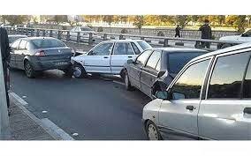 عکس تزیینی است سه مجروح نتیجه تصادف زنجیرهای ۱۲ خودرو در همدان