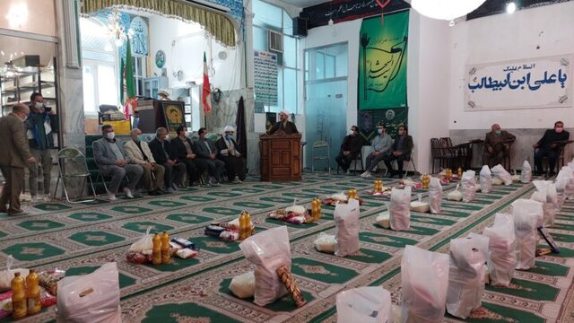 توزیع ۲۰۰ بسته کمک معیشتی آستان قدس رضوی در ملایر توزیع ۲۰۰ بسته کمک معیشتی آستان قدس رضوی در ملایر