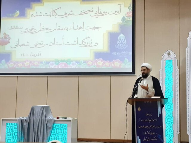 هنر باید جامعه را به سمت انسانیت سوق دهد هنر باید جامعه را به سمت انسانیت سوق دهد