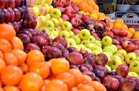 توزیع میوه شب یلدا به نرخ دولتی در ۶ نقطه همدان