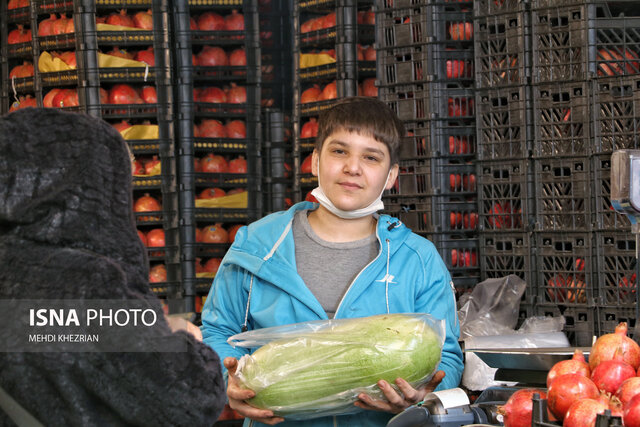 /گزارش تصویری/ بازار میوه همدان در آستانه شب یلدا