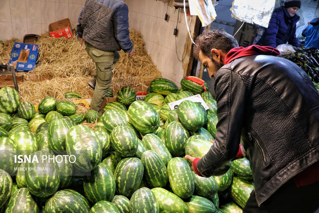 /گزارش تصویری/ بازار میوه همدان در آستانه شب یلدا