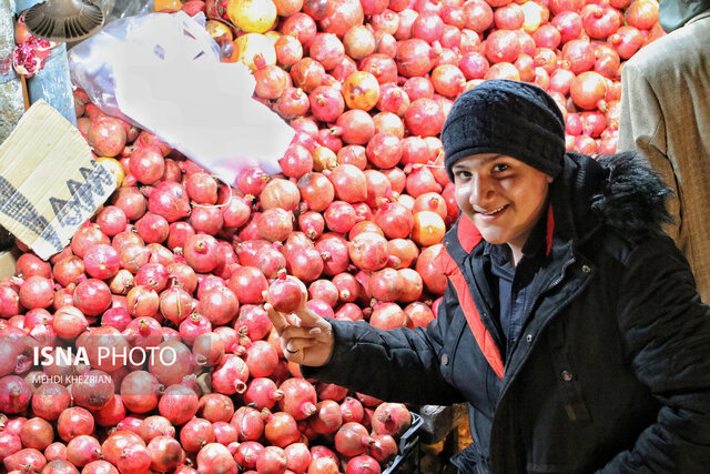 /گزارش تصویری/ بازار میوه همدان در آستانه شب یلدا