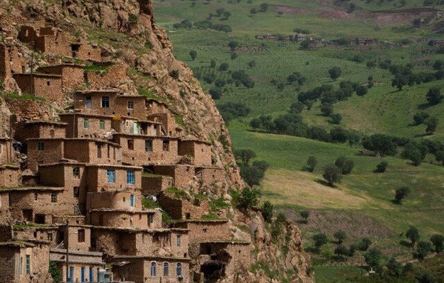 مردم را به مهاجرت معکوس به روستاها تشویق کنیم