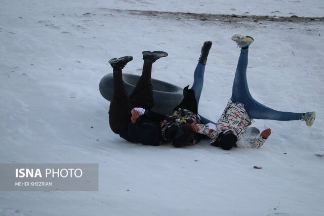 /گزارش تصویری/ تیوب سواری تفریح زمستانی همدانی‌ها