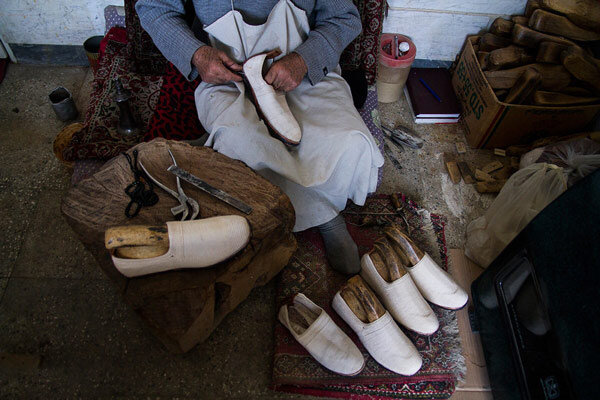 گیوه دوزی ملایر؛ هنر صنعتی در حال منسوخ شدن 