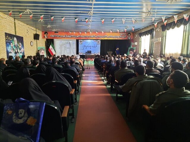 نیروهای مسلح، دژهای استوار مردم هستند