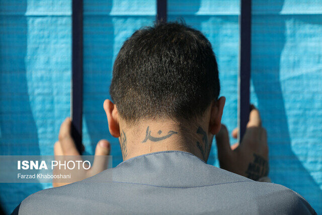 عکس تزیینی است از مجرمان عکس بگیریم؟