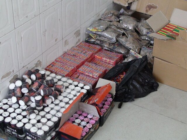 بیش از ۵۰۰۰ عدد مواد محترقه در ملایر کشف شد