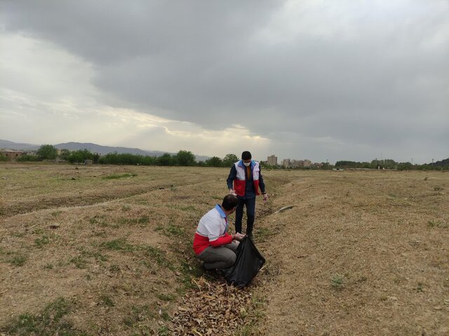 جمع آوری زباله های حاشیه شهر ملایر