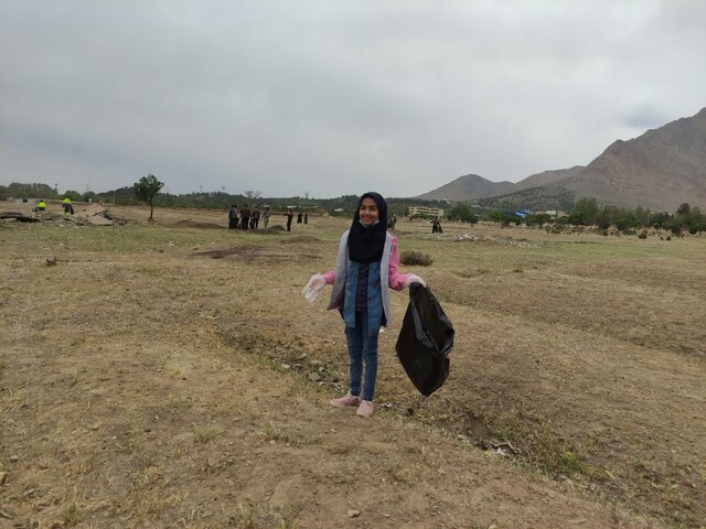 جمع آوری زباله های حاشیه شهر ملایر