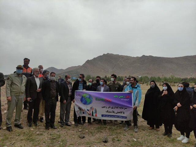 جمع آوری زباله های حاشیه شهر ملایر