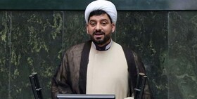 رفع نواقص ورزشگاه ۵۰۰۰ نفری شهید روحیان ملایر را پیگیری می‌کنیم