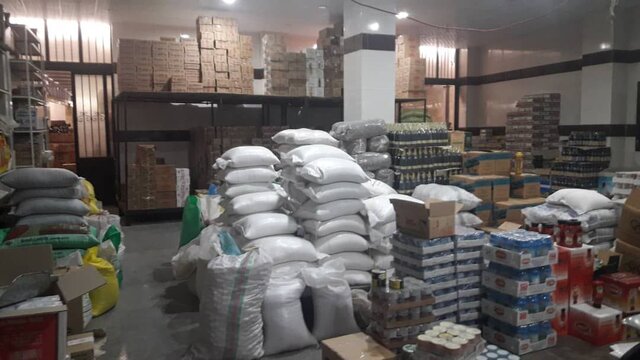 کشف کالاهای احتکار شده به ارزش ۴۱۰ میلیون از ۲ منزل مسکونی در ملایر کشف کالاهای احتکار شده به ارزش ۴۱۰ میلیون از ۲ منزل مسکونی در ملایر