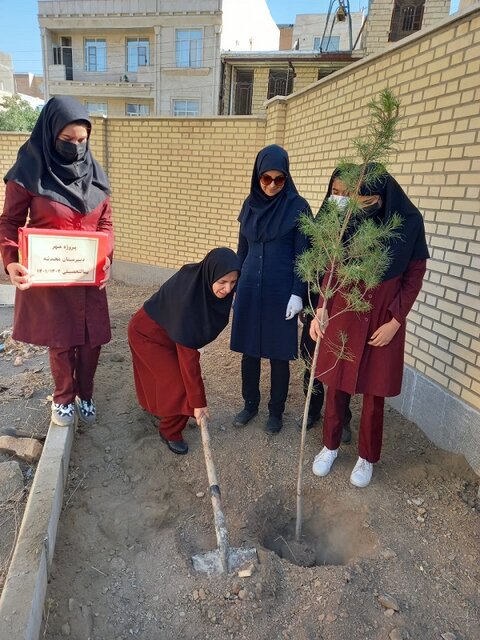 آموزش شهروندان ملایری در قالب طرح " مدرسه سبز"