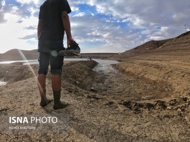 سدی بر روی کویر