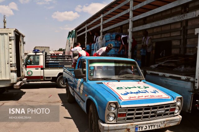 /گزارش تصویری/ آب معدنی هلال احمر در دست همدانیها
