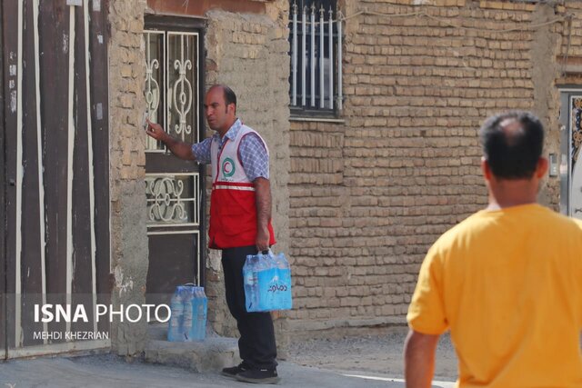 /گزارش تصویری/ آب معدنی هلال احمر در دست همدانیها