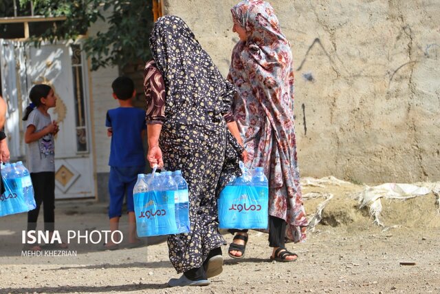 /گزارش تصویری/ آب معدنی هلال احمر در دست همدانی‌ها