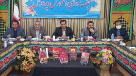 اجازه استخدام نیروی‌های غیربومی را در رزن نمی‌دهیم