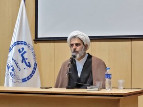 در پیاده‌روی اربعین فرقی بین استاد، مدیر، کارگر و جاروکش نیست